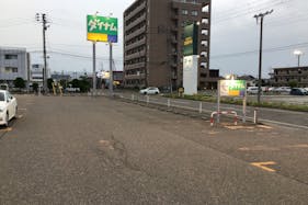 【ダイナム新潟上越インター店ゆったり館】キッチンカーやプロモーションイベントの開催に最適なアミューズメント施設のイベントスペース(駐車場)