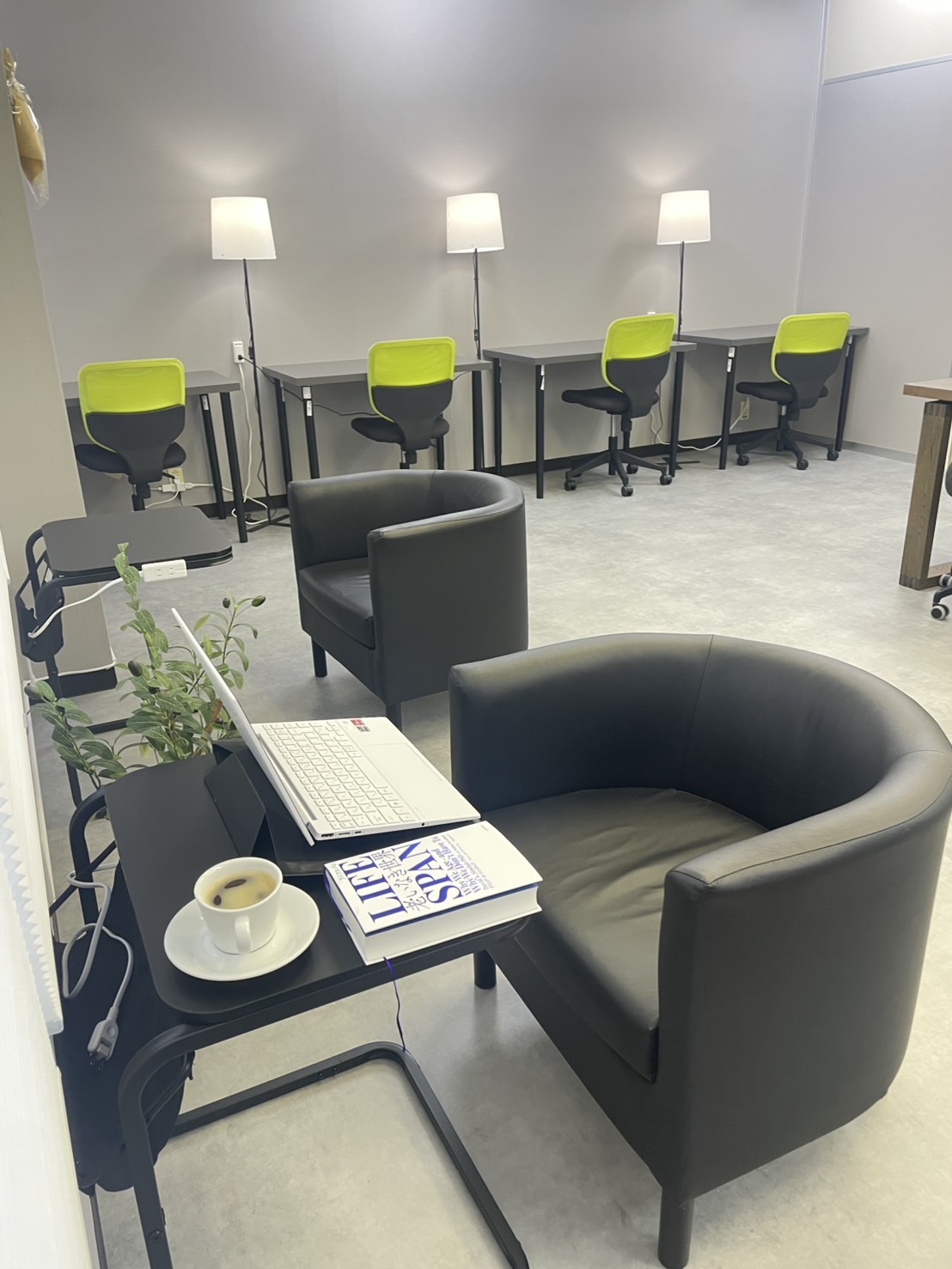 【佐賀県佐賀市】学生向けにSNS宣伝可能！懇親会や移動販売、ポップアップストアに最適な佐賀大学医学部近くのレンタルスペース「HIDEOUT」