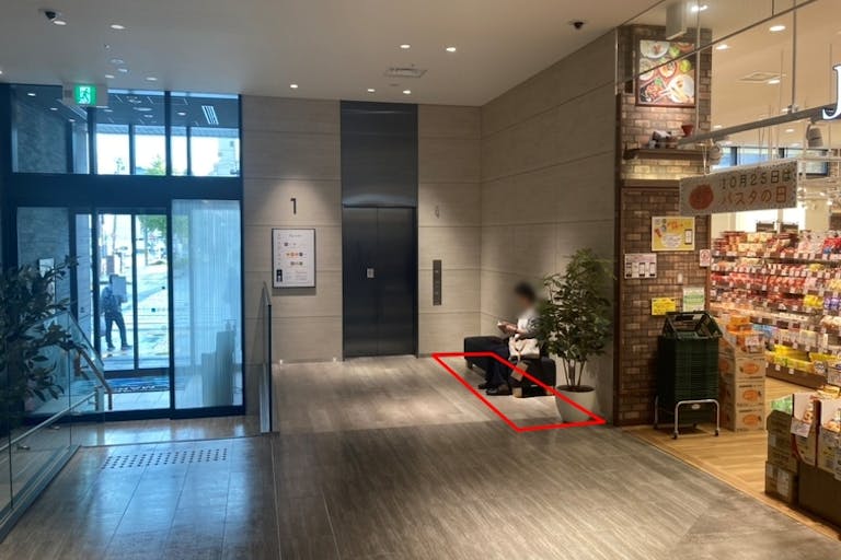 【マルート】小規模物販やワークショップ開催に最適な視認性の高い駅隣接商業施設内のイベントスペースの画像1