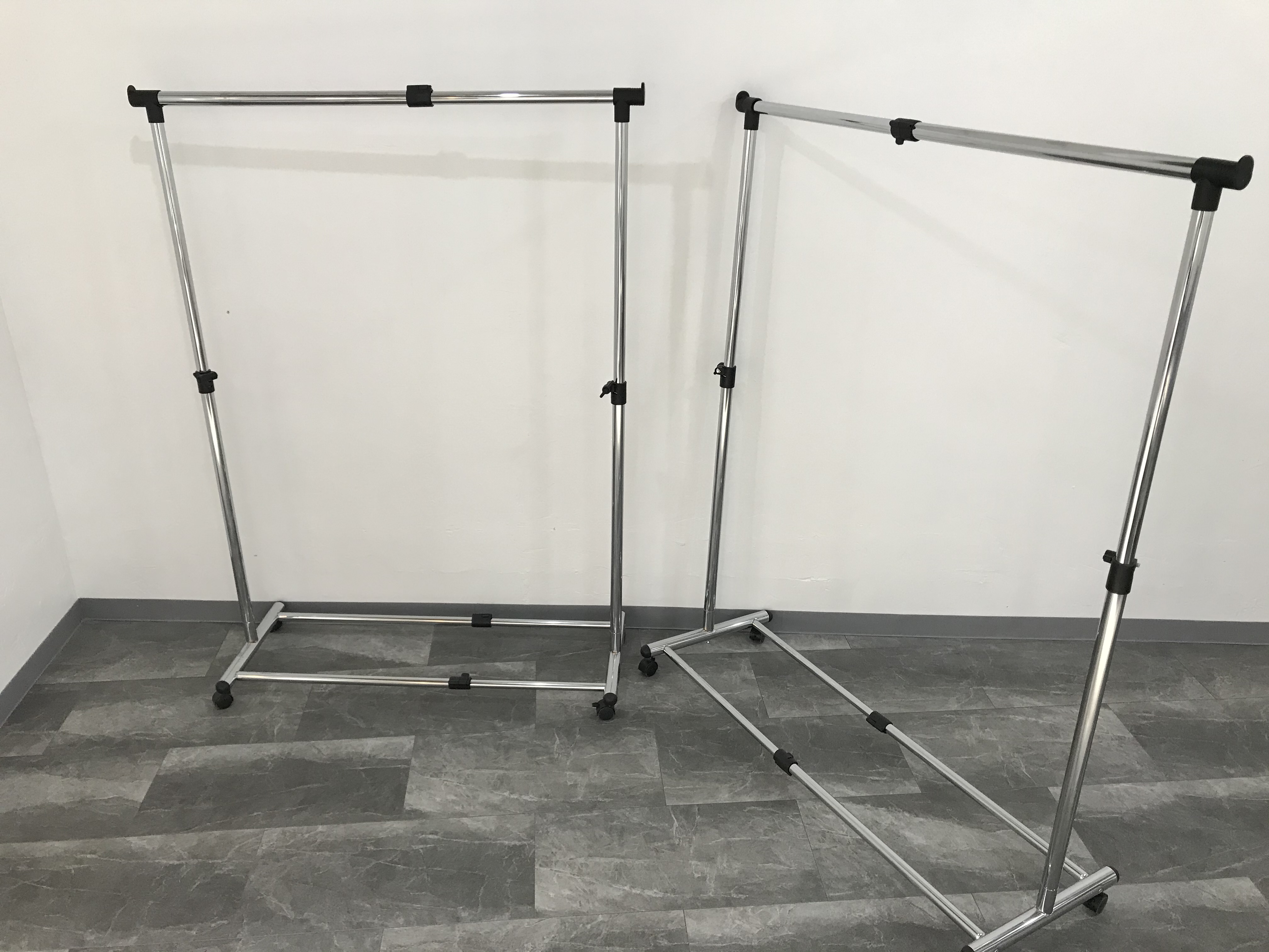 ハンガーラック2台(最大1200mm))