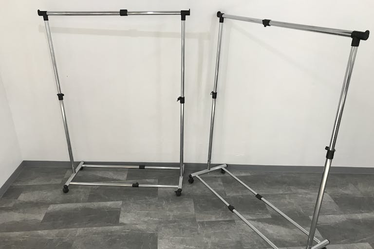 ハンガーラック2台(最大1200mm))