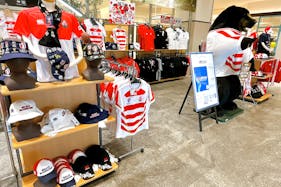 【アミュプラザおおいた】1F 流動の多い1Fインフォメーション入口横。食品・物販催事に最適なポップアップスペース