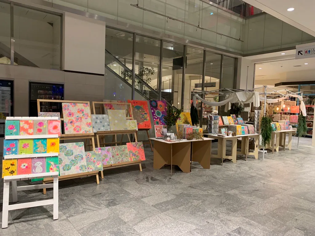 【アミュプラザおおいた】1F 流動の多い１Fインフォメーション入口横。食品・物販催事に最適なポップアップスペース