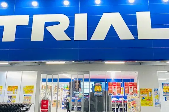 【スーパーセンタートライアル石和店】【ポーチ内軒下】スペース