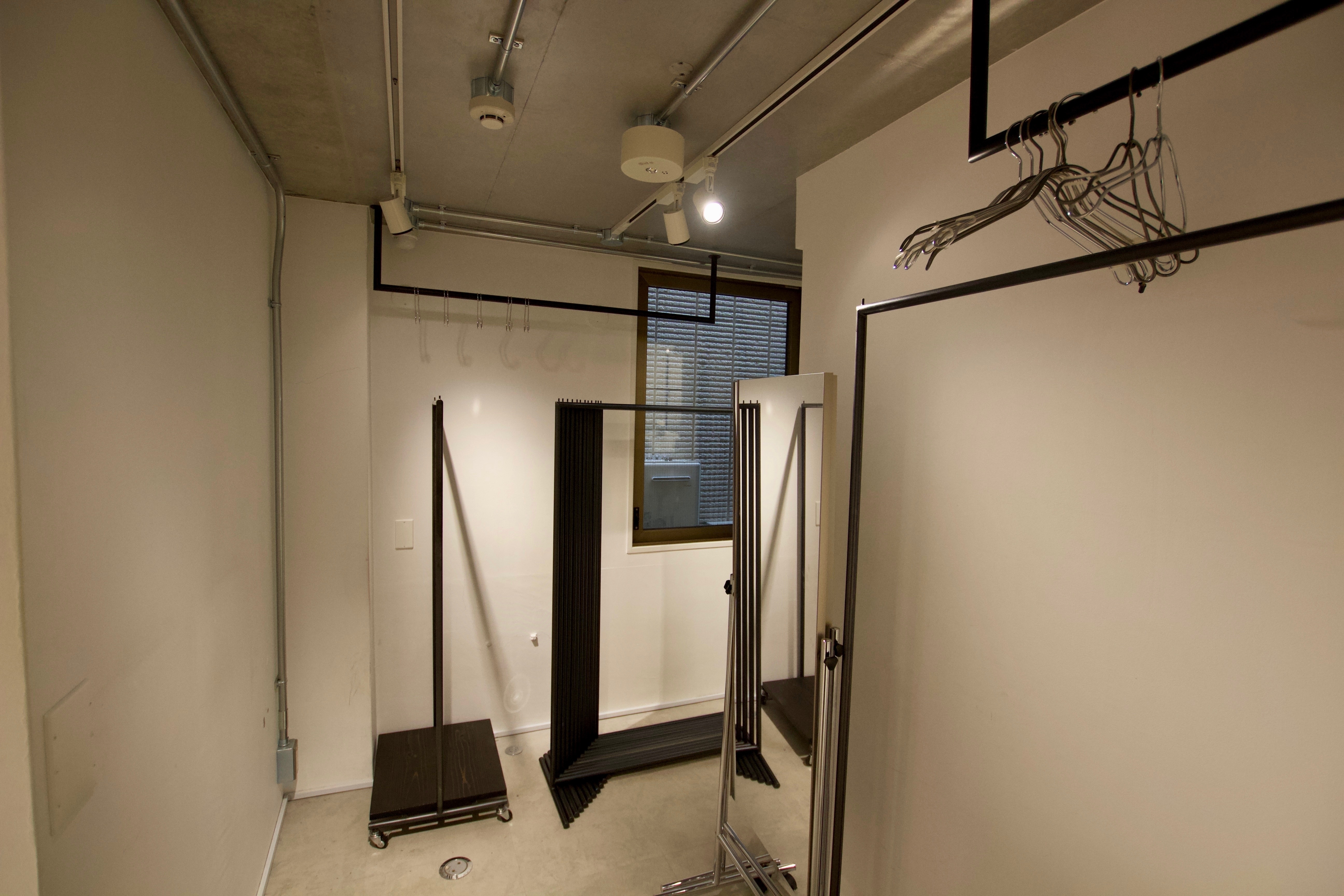 【表参道駅5分】アパレルの展示会やポップアップストアに適した2つの空間のあるスペース(2F)