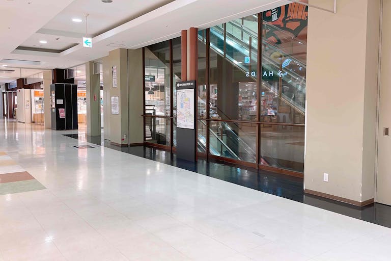 【イオンモール桑名】各種プロモーションや物販、食物販のポップアップストアに最適な1番街3F中央エスカレーター前のイベントスペースの画像6