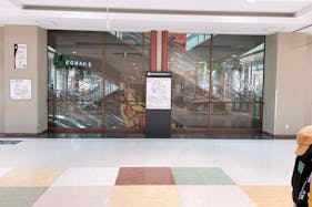 【イオンモール桑名】各種プロモーションや物販、食物販のポップアップストアに最適な1番街3F中央エスカレーター前のイベントスペース