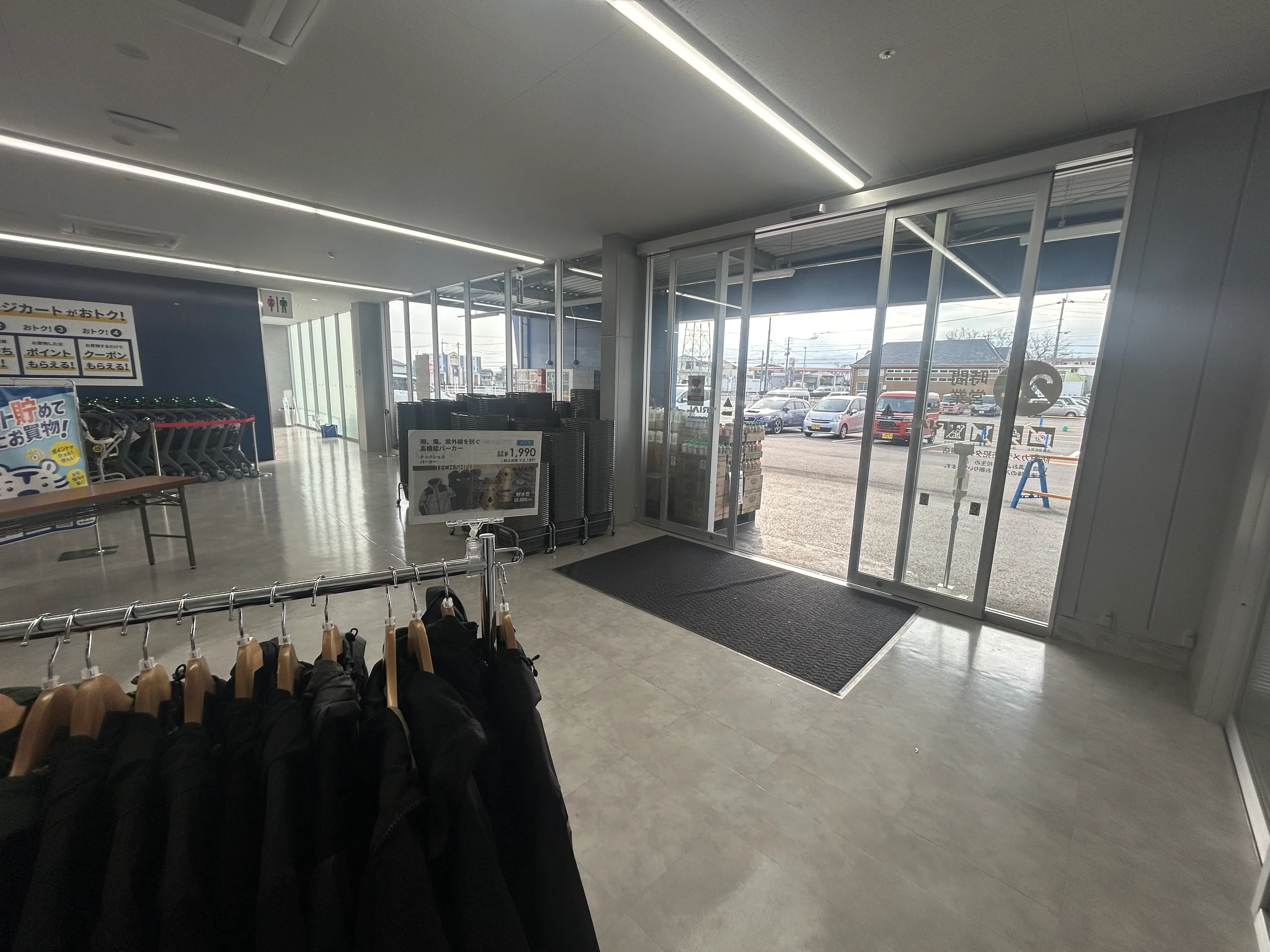 【スーパーセンタートライアル西条店】販促プロモ活動に最適な トライアル西条店『風除室』スペース（幅2ｍ×奥行1.3ｍ）