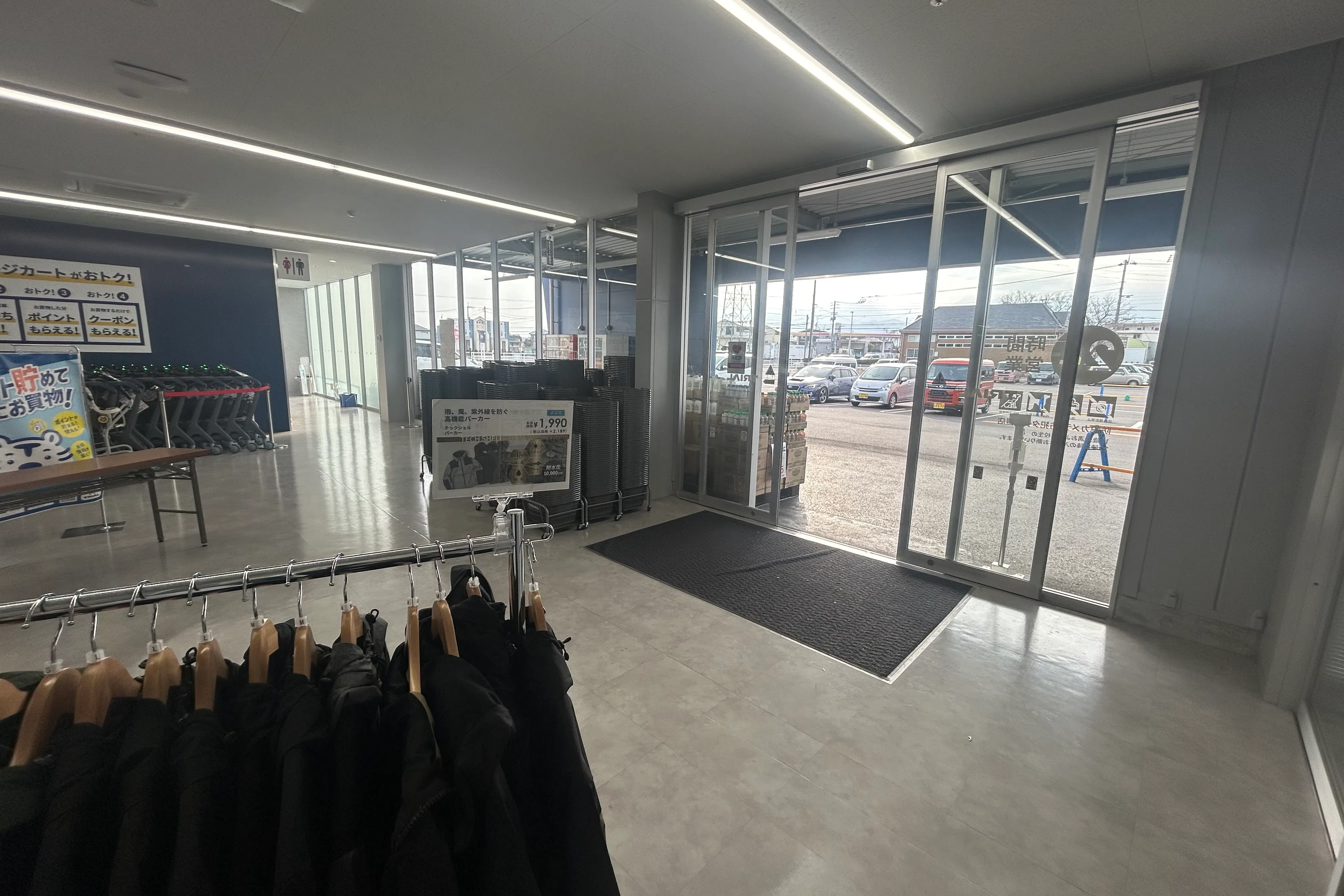 【スーパーセンタートライアル西条店】販促プロモ活動に最適な トライアル西条店『風除室』スペース(幅2m×奥行1.3m)