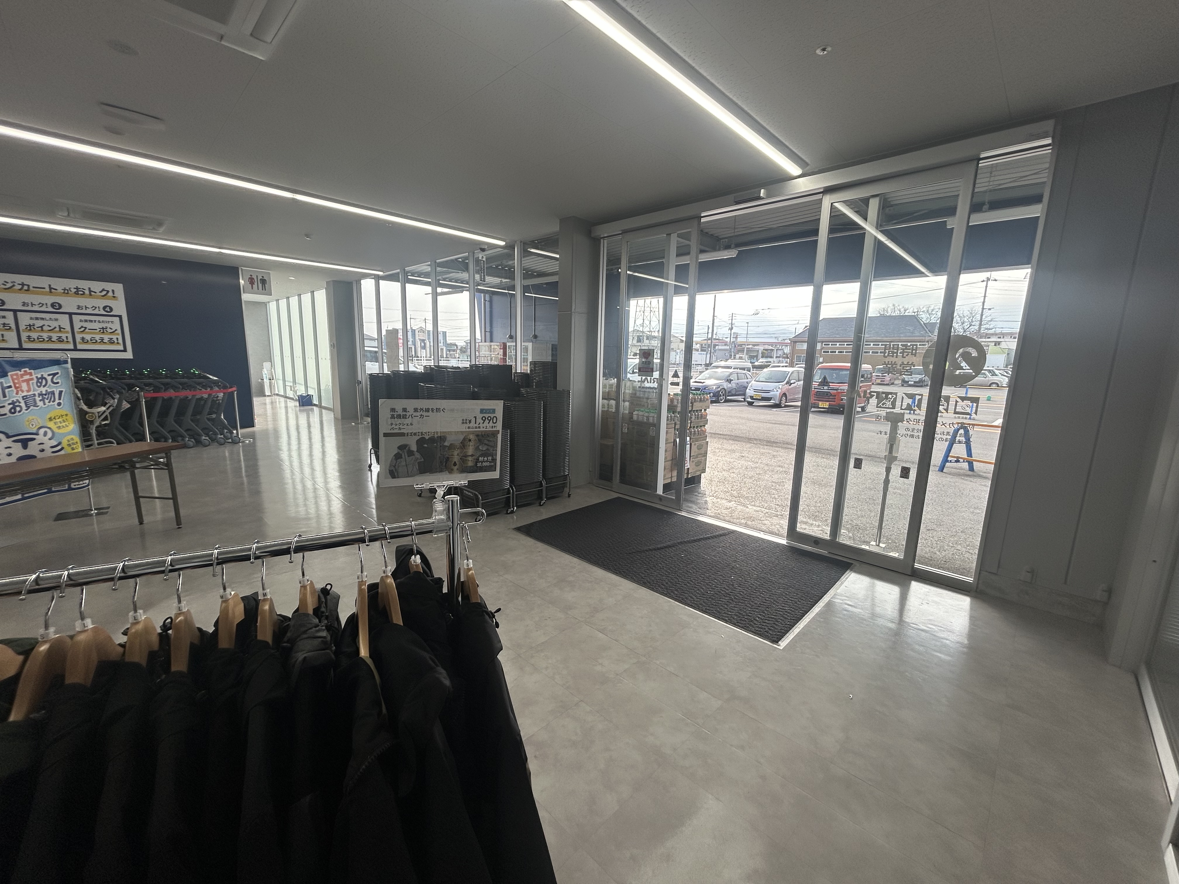 【スーパーセンタートライアル西条店】販促プロモ活動に最適な トライアル西条店『風除室』スペース（幅2ｍ×奥行1.3ｍ）