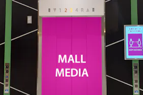 【イオンモール新利府】モール内広告 エレベーター扉