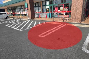 【ナフコトミダ七宝店】キッチンカーや販促プロモーションに最適な入口近くの駐車場スペース