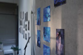 【下北沢駅5分】茶沢通りにある、無料什器も充実&自然光で明るい路面スペース/1日料金で12時間使用可!