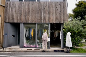 【下北沢駅5分】茶沢通りにある、無料什器も充実&自然光で明るい路面スペース/1日料金で12時間使用可!