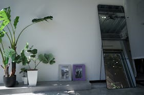 【下北沢駅5分】茶沢通りにある、無料什器も充実&自然光で明るい路面スペース/1日料金で12時間使用可!