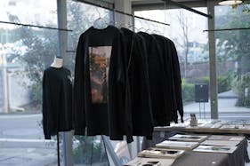 【下北沢駅5分】茶沢通りにある、無料什器も充実&自然光で明るい路面スペース/1日料金で12時間使用可!