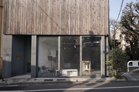 【下北沢駅5分】茶沢通りにある、無料什器も充実&自然光で明るい路面スペース/1日料金で12時間使用可!