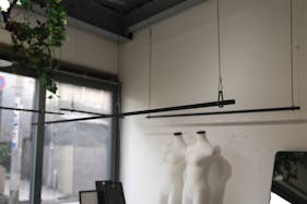 【下北沢駅5分】茶沢通りにある、無料什器も充実&自然光で明るい路面スペース/1日料金で12時間使用可!