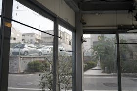 【下北沢駅5分】茶沢通りにある、無料什器も充実&自然光で明るい路面スペース/1日料金で12時間使用可!