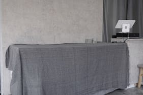 【下北沢駅5分】茶沢通りにある、無料什器も充実&自然光で明るい路面スペース/1日料金で12時間使用可!