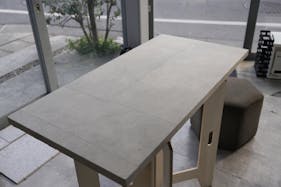 【下北沢駅5分】茶沢通りにある、無料什器も充実&自然光で明るい路面スペース/1日料金で12時間使用可!