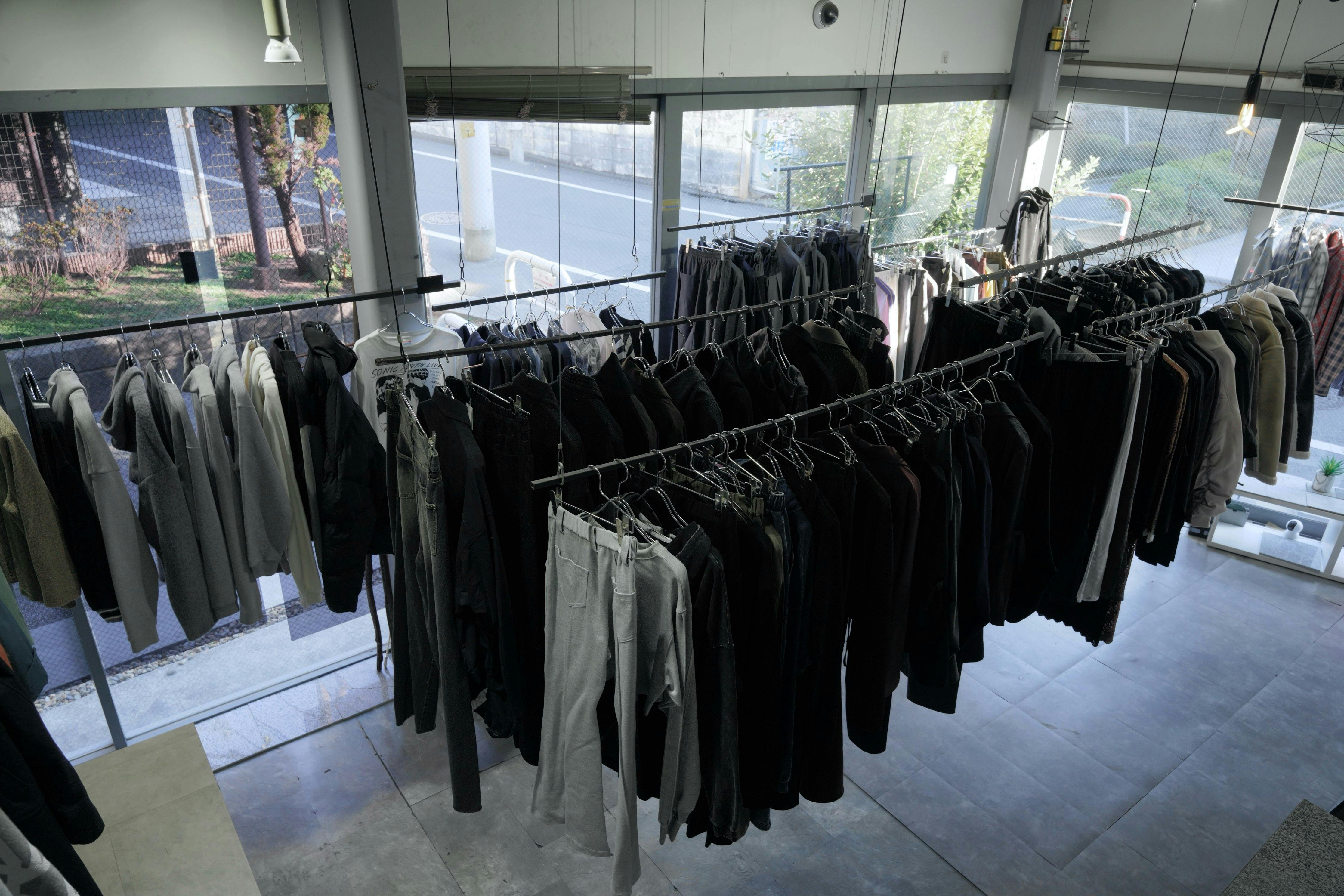 【下北沢駅5分】無料什器も充実で簡単ポップアップも可能!天高の自然光で明るい路面スペース/1日料金で12時間使用可!