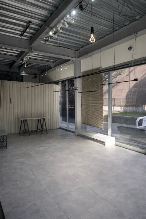 【下北沢駅5分】無料什器も充実で簡単ポップアップも可能！天高の自然光で明るい路面スペース／1日料金で12時間使用可！