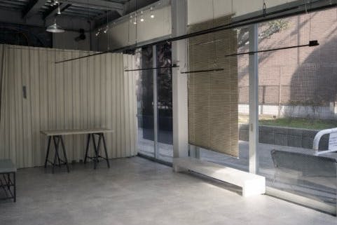 【下北沢駅5分】無料什器も充実で簡単ポップアップも可能!天高の自然光で明るい路面スペース/1日料金で12時間使用可!