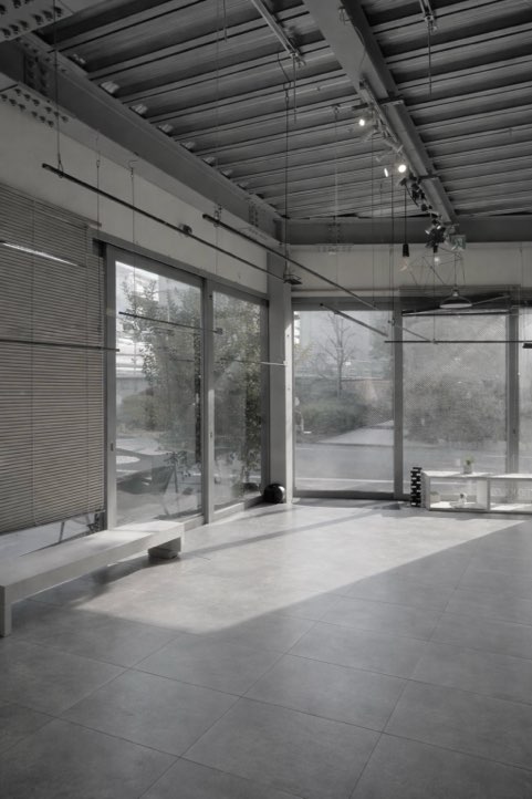 【下北沢駅5分】無料什器も充実で簡単ポップアップも可能！天高の自然光で明るい路面スペース／1日料金で12時間使用可！