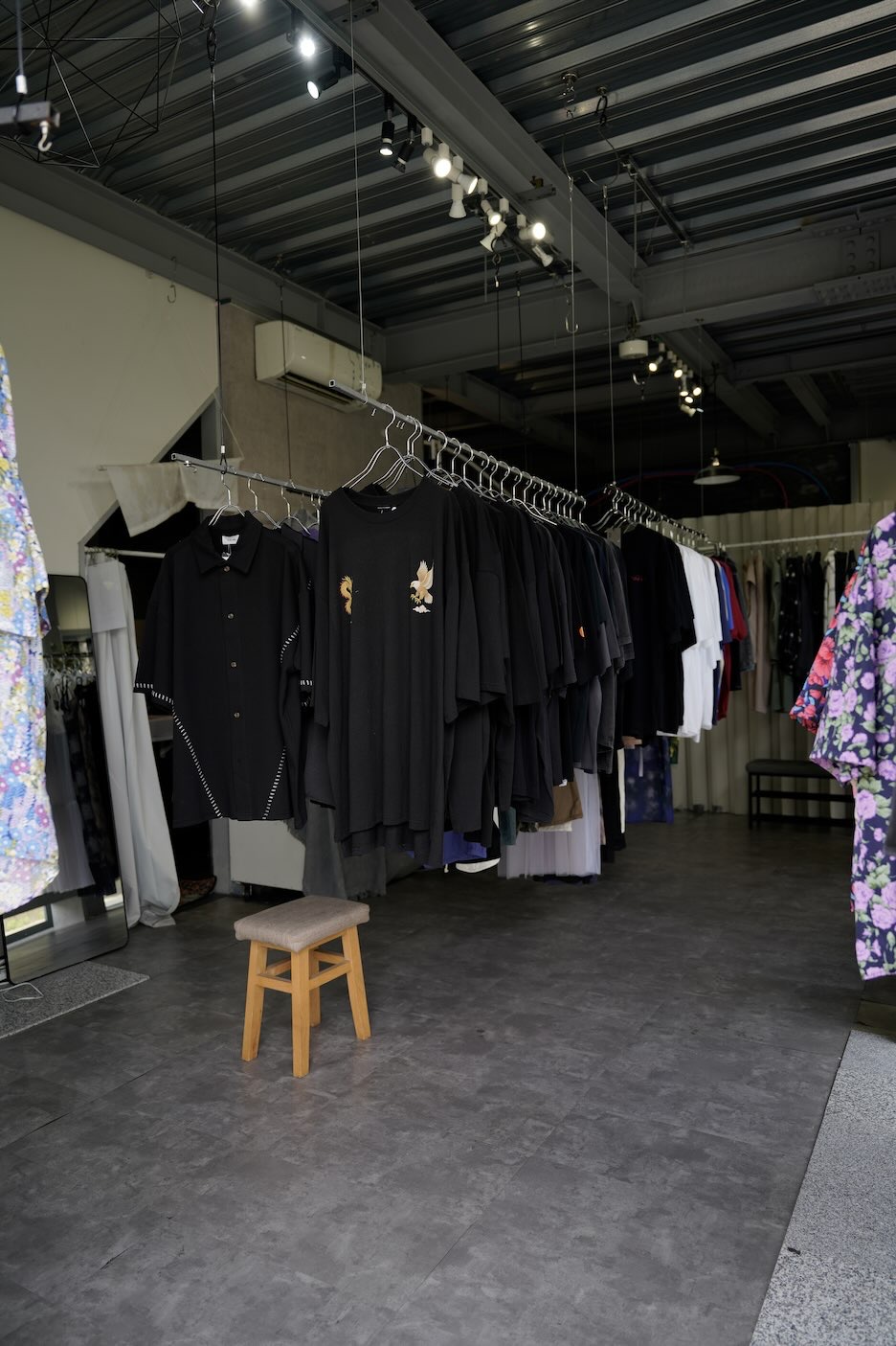 【下北沢駅5分】アパレル、古着、アクセサリーPOPUPに最適なスペース｜テレビで紹介｜実績多数、リピート多｜什器無料・路面自然光空間｜1日33,000円〜12時間利用可