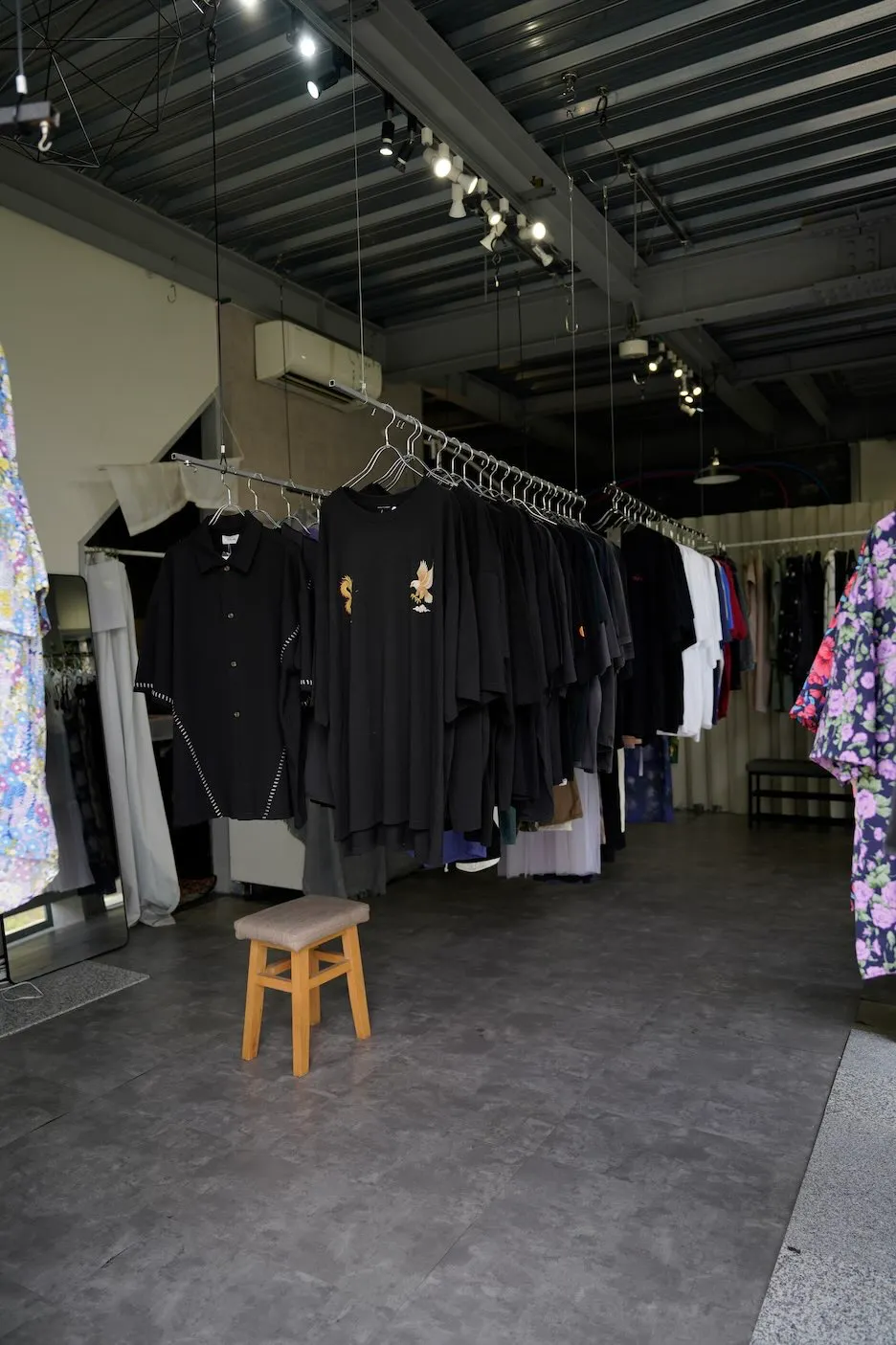 【下北沢駅5分】アパレル、古着、アクセサリーPOPUPに最適なスペース|テレビで紹介|実績多数、リピート多|什器無料・路面自然光空間|1日33,000円〜12時間利用可