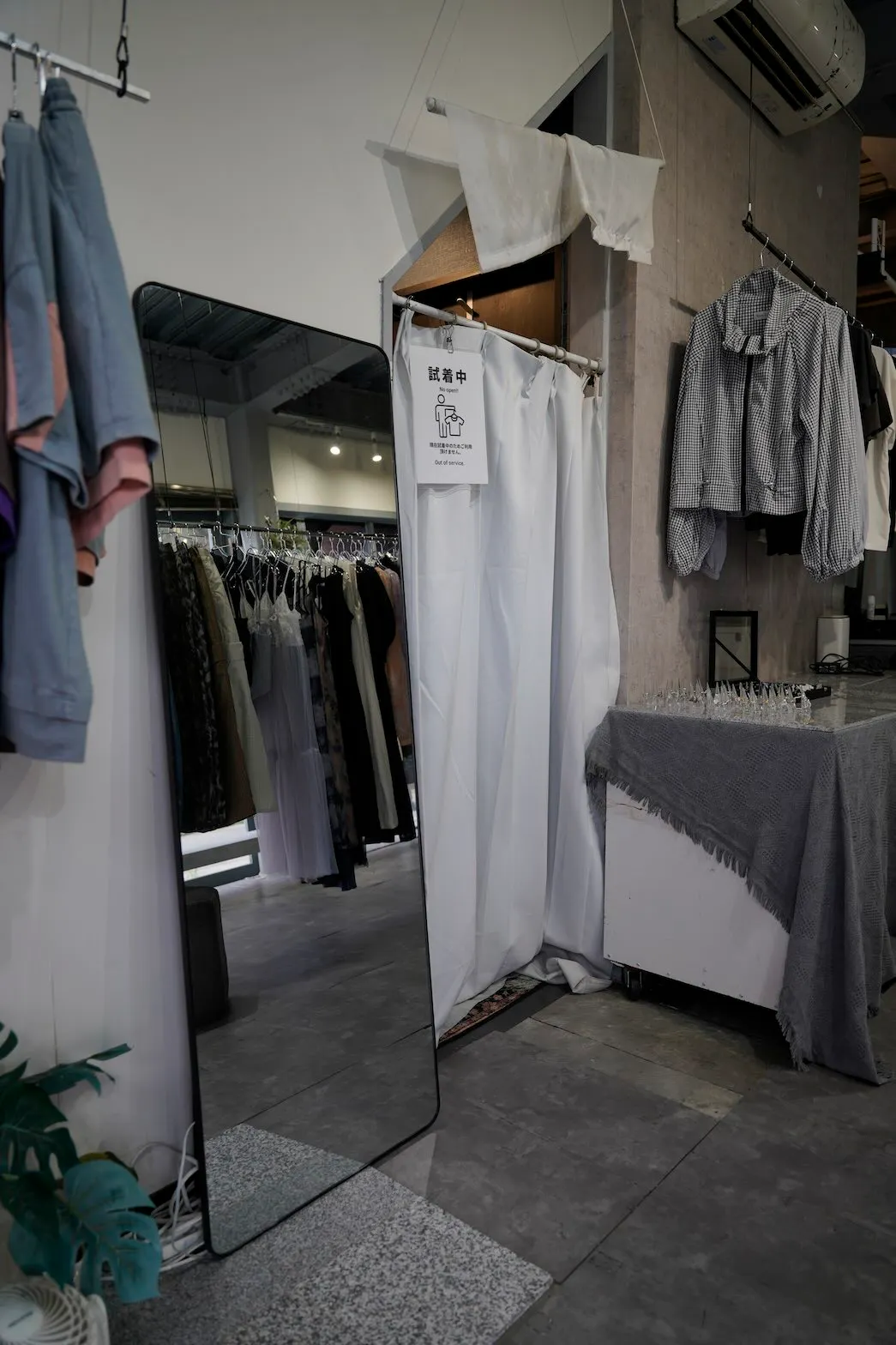 【下北沢駅5分】アパレル、古着、アクセサリーPOPUPに最適なスペース｜テレビで紹介｜実績多数、リピート多｜什器無料・路面自然光空間｜1日33,000円〜12時間利用可