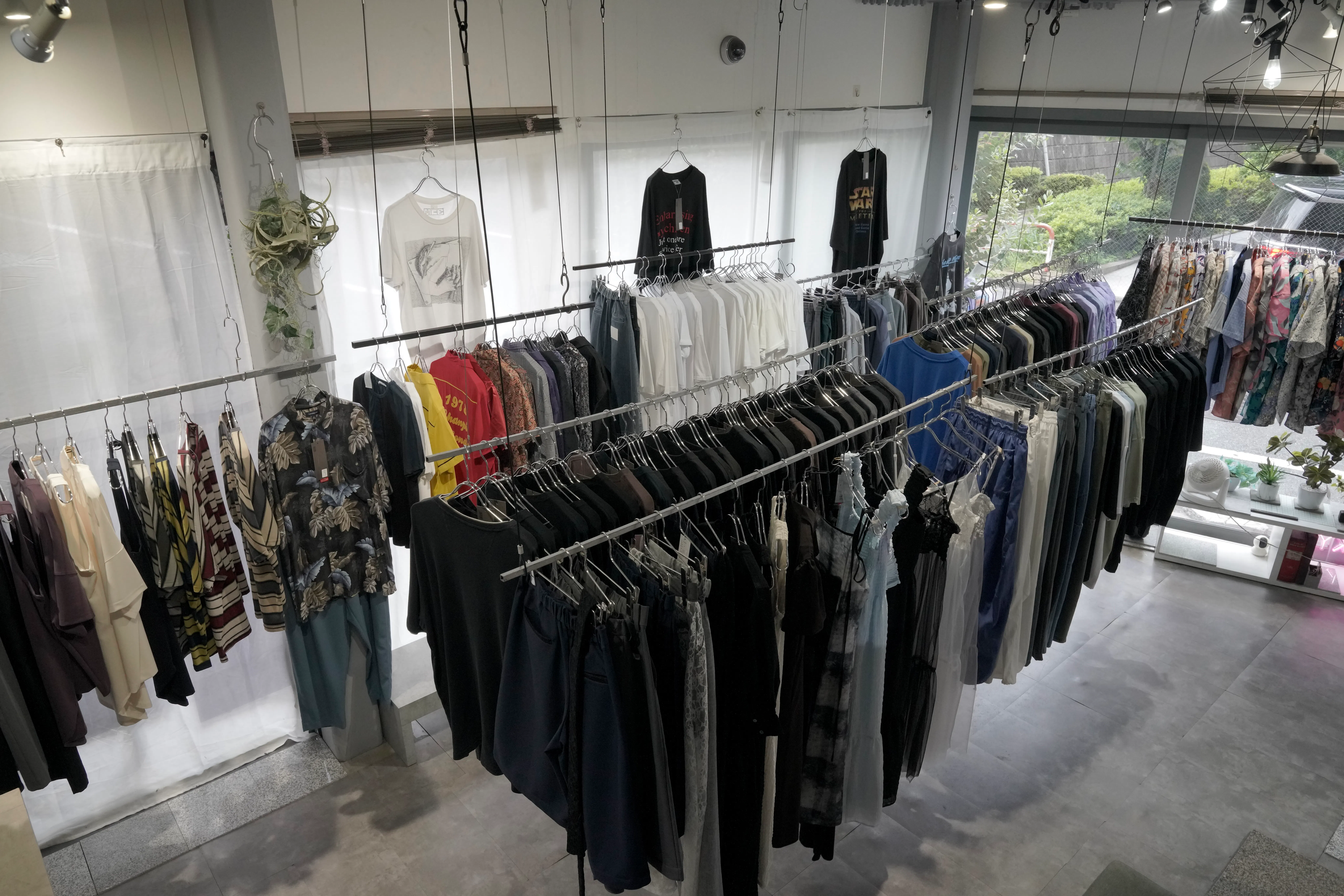 【下北沢駅5分】アパレル、古着、アクセサリーPOPUPに最適なスペース｜テレビで紹介｜実績多数、リピート多｜什器無料・路面自然光空間｜1日33,000円〜12時間利用可
