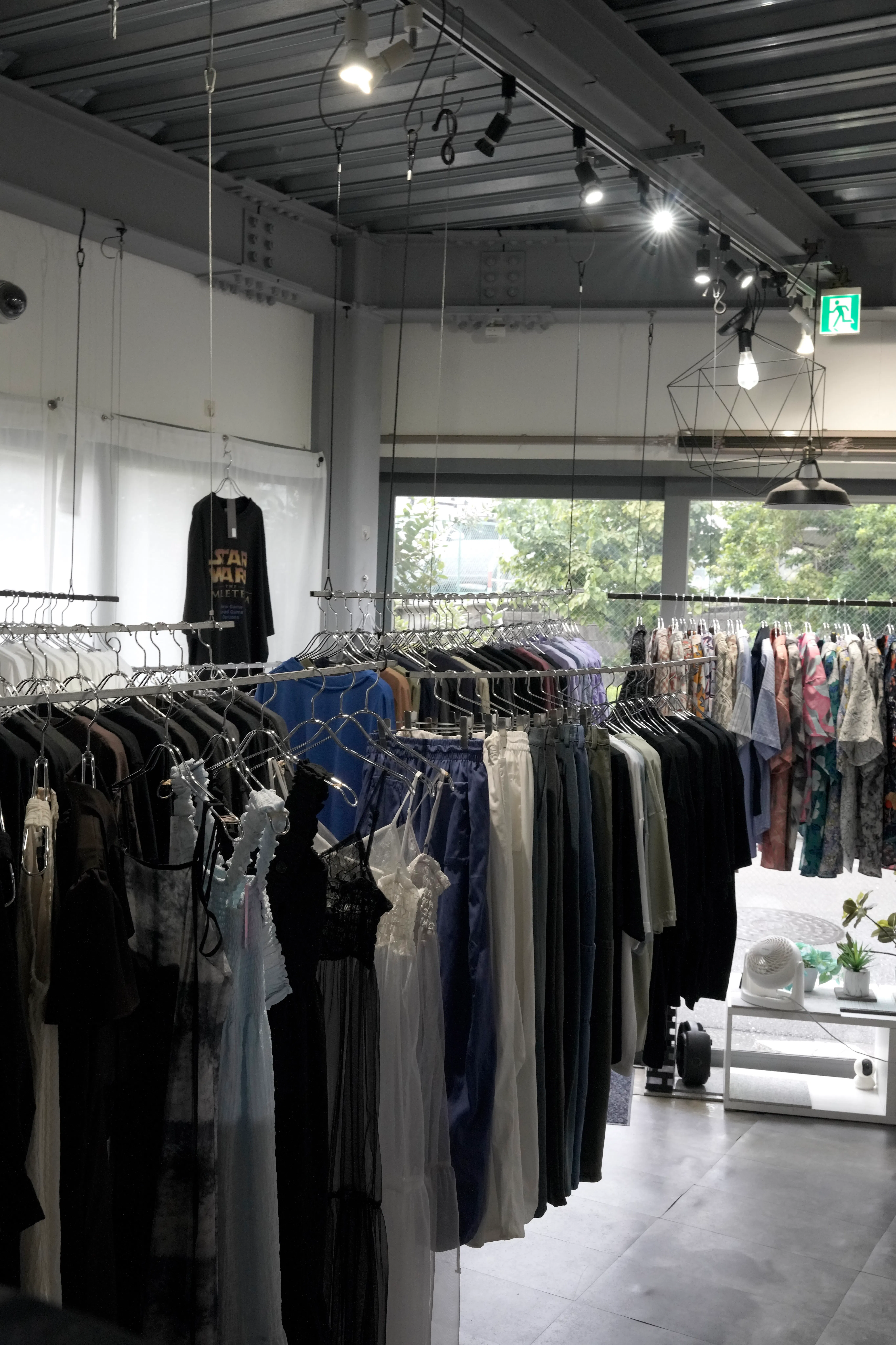 【下北沢駅5分】アパレル、古着、アクセサリーPOPUPに最適なスペース｜テレビで紹介｜実績多数、リピート多｜什器無料・路面自然光空間｜1日33,000円〜12時間利用可