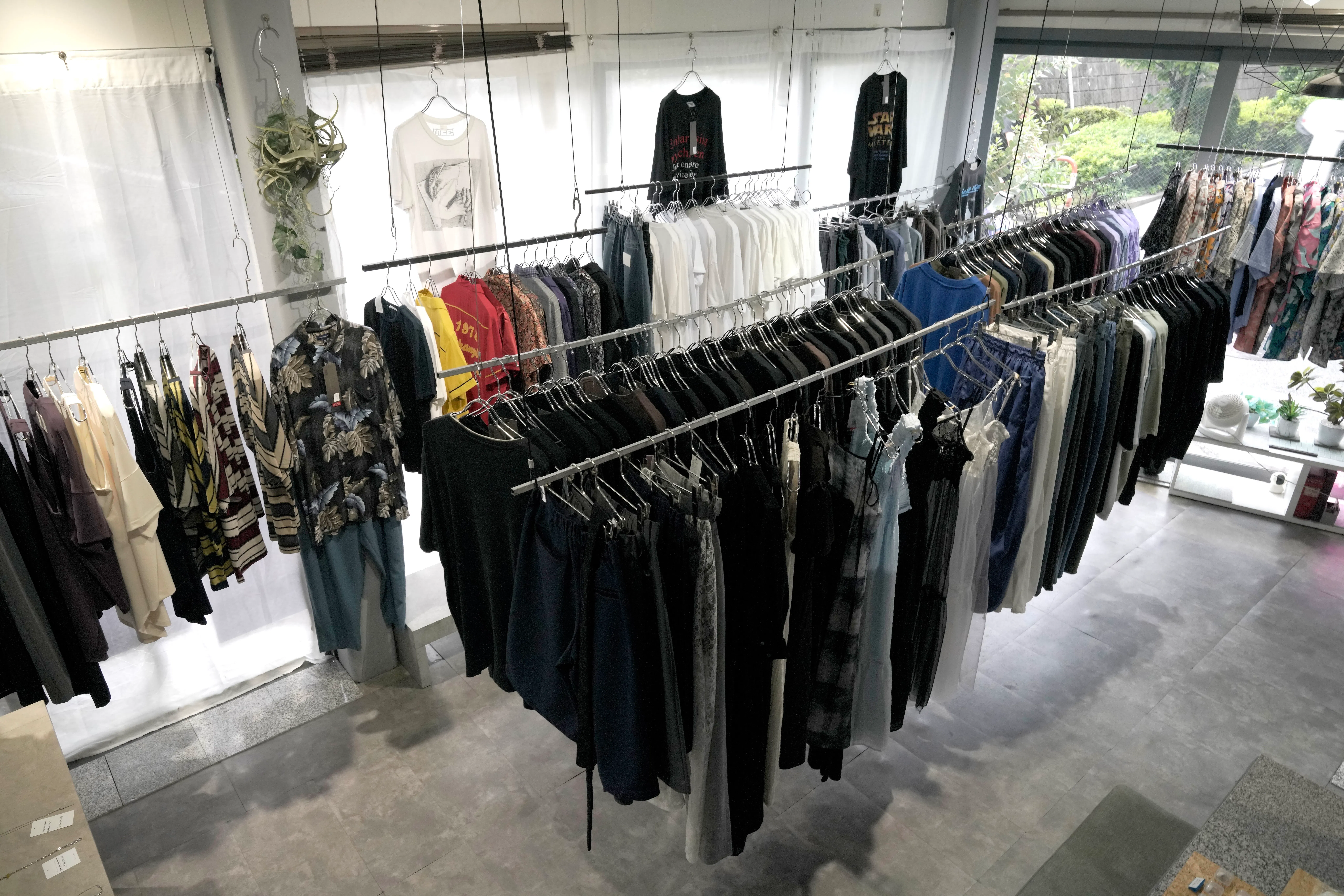 【下北沢駅5分】アパレル、古着、アクセサリーPOPUPに最適なスペース｜テレビで紹介｜実績多数、リピート多｜什器無料・路面自然光空間｜1日33,000円〜12時間利用可