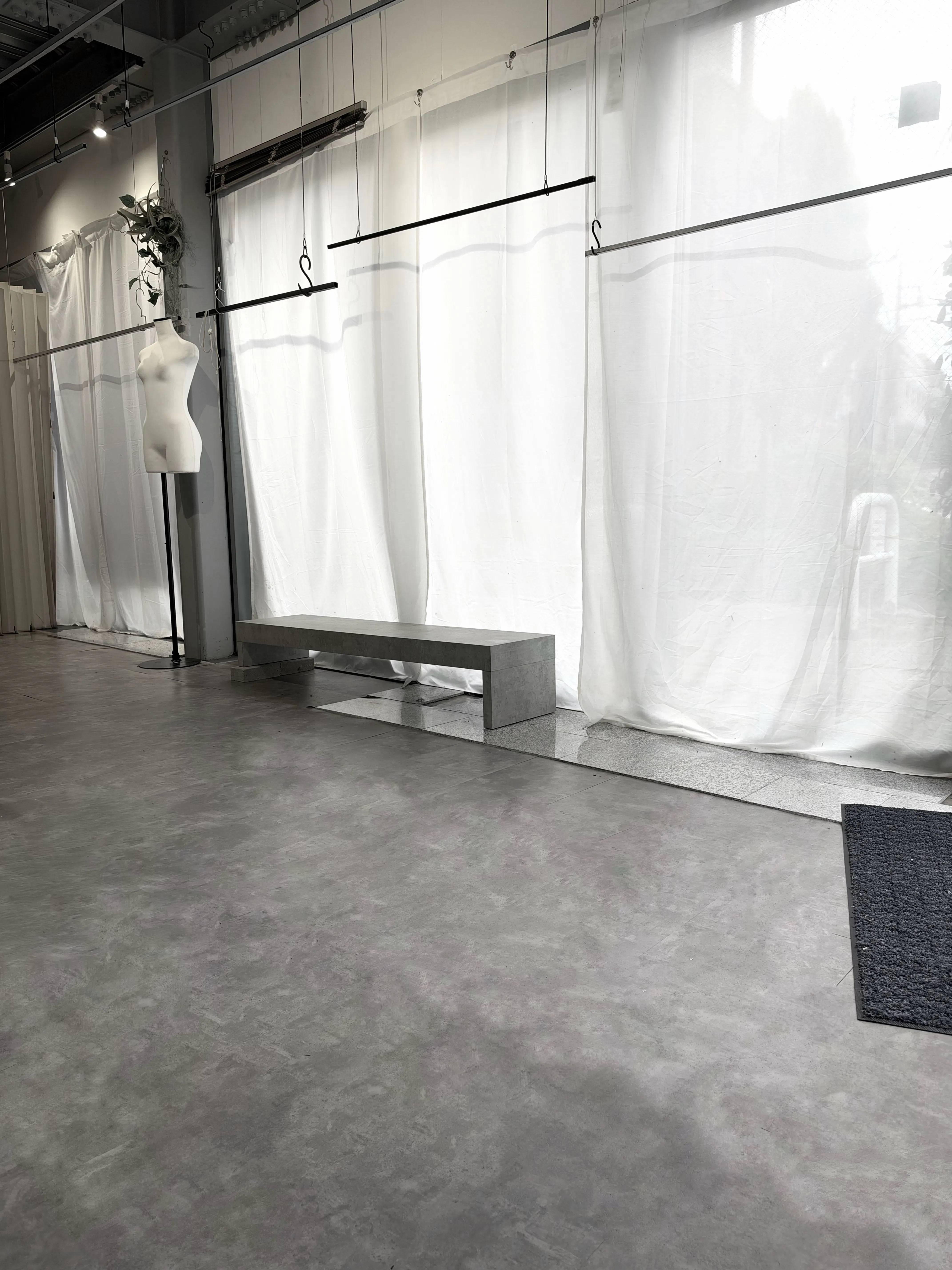 【下北沢駅5分】アパレル、古着、アクセサリーPOPUPに最適なスペース｜テレビで紹介｜実績多数、リピート多｜什器無料・路面自然光空間｜1日33,000円〜12時間利用可