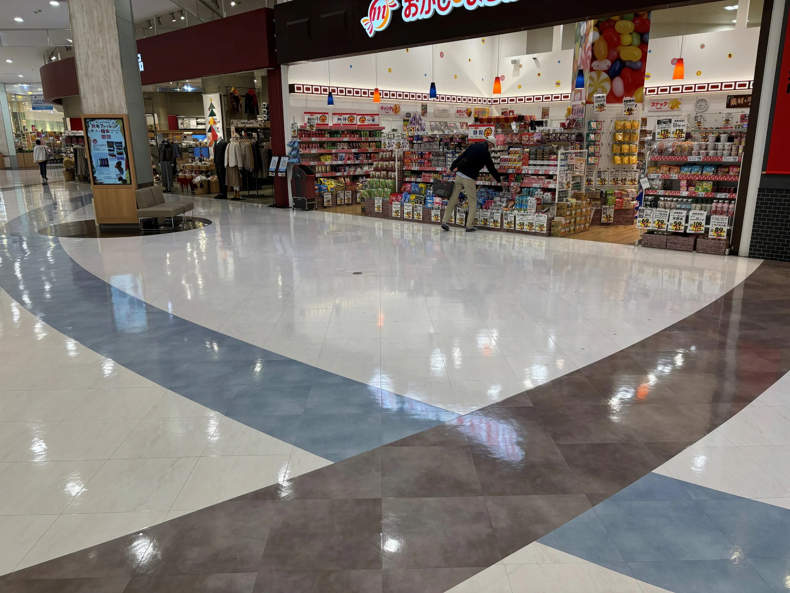 【イオンモール富士宮*】おかしのまちおか前の画像