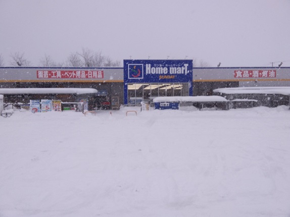 【ホームマート天間林店】屋外駐車場　キッチンカーの出店に最適なホームセンター内駐車場の屋外イベントスペース