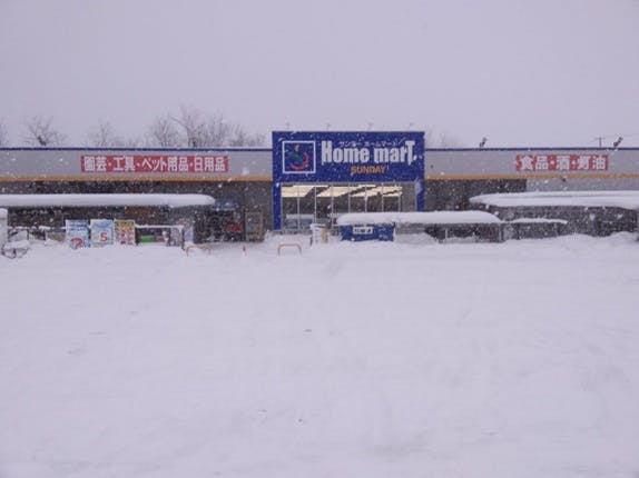 【ホームマート天間林店】屋外駐車場　キッチンカーの出店に最適なホームセンター内駐車場の屋外イベントスペースの画像