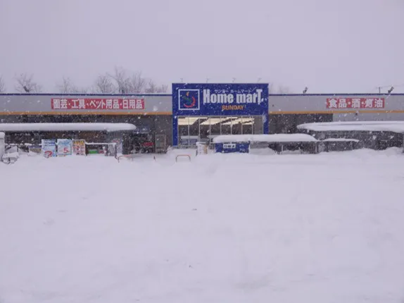 【ホームマート天間林店】屋外駐車場　キッチンカーの出店に最適なホームセンター内駐車場の屋外イベントスペース