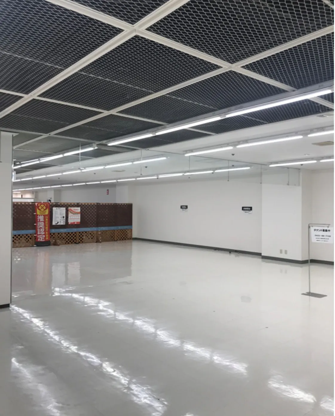 【西友 羽村店】3Fテナント100均・フィットネスフロア区画 プロモーション用途やギャラリー、展示系イベントに最適なスーパー店内催事イベントスペース