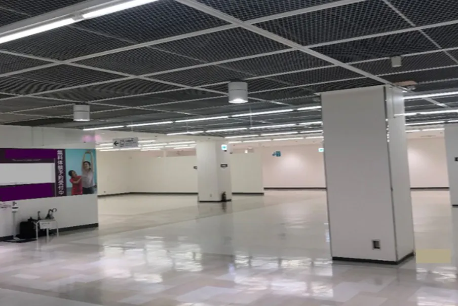 【西友 羽村店】3Fテナント100均・フィットネスフロア区画 プロモーション用途やギャラリー、展示系イベントに最適なスーパー店内催事イベントスペース