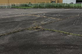 【ダイナム長野千曲店ゆったり館】キッチンカーや各種プロモーションイベントでの出店に最適なアミューズメント施設のイベントスペース(駐車場)