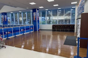 【エディオン名古屋本店】ポップアップやプロモーションに利用可能な2Fエレベーター前レストスペース