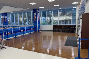 【エディオン名古屋本店】ポップアップやプロモーションに利用可能な2Fエレベーター前レストスペース