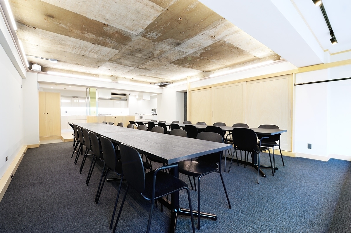 着席時には40名の収容が可能です。