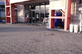 【ミスターマックス 倉賀野店】屋外 キッチンカーに最適な総合ディスカウントストアの催事イベントスペース