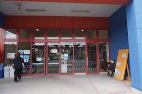 【AZはやと店】プロモーションに最適な南玄関脇のスペース