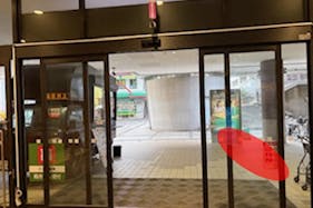 【ゆみ~る鎌取ショッピングセンター】キッチンカーでの出店に最適な施設出入口付近にある半屋外スペース②