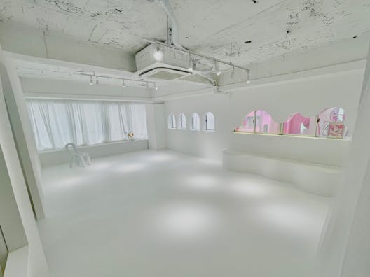 【堺筋本町駅2分】ロケや撮影会に最適なSNS映えする3種の内装を完備したコンセプトスタジオ